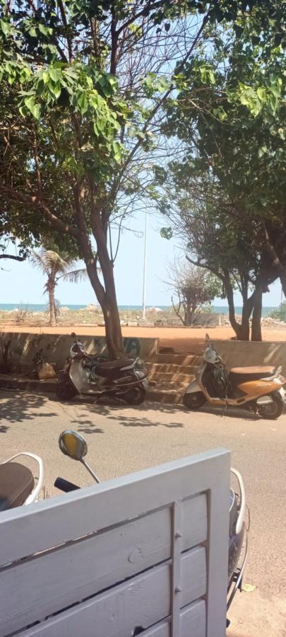Villa Betty Beach Front Puduccseri Kültér fotó