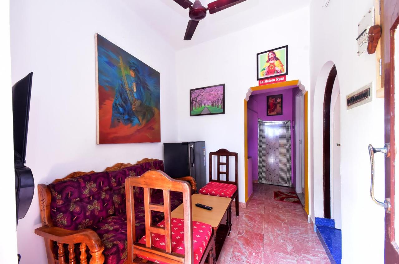 Villa Betty Beach Front Puduccseri Kültér fotó