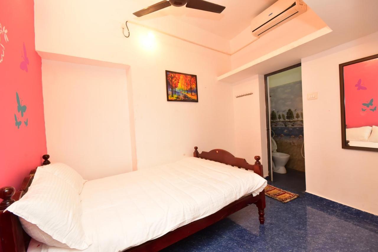 Villa Betty Beach Front Puduccseri Kültér fotó