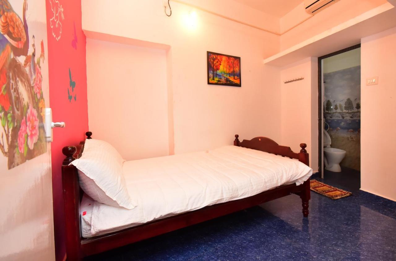 Villa Betty Beach Front Puduccseri Kültér fotó